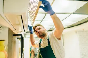 Ile waży wózek widłowy? Przewodnik po wagach i typach